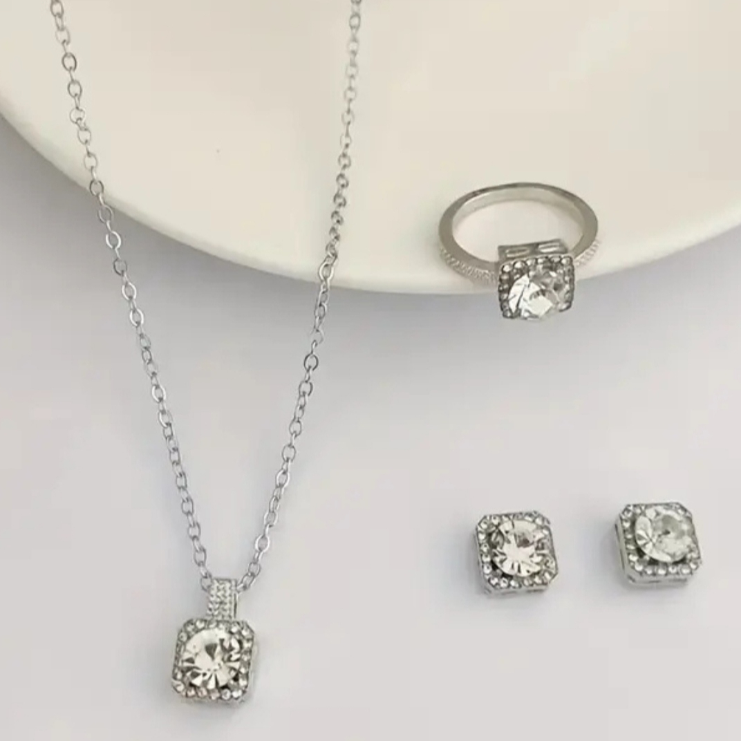 Zariflik va nafislik bir jamlanmada Ayollar uchun nozik 4 talik zargarlik nabori