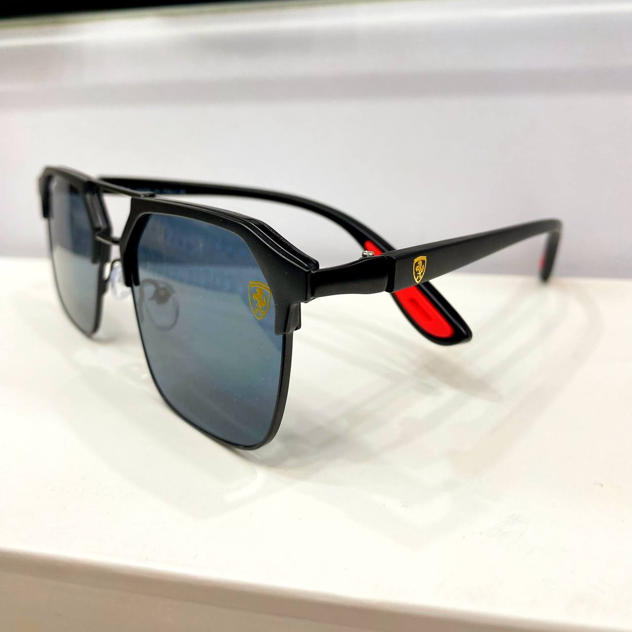Ray ban Ferari kozoynaklari